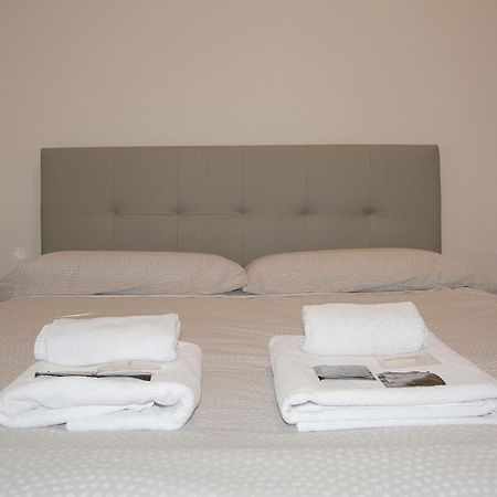 Apartamento De Dos Dormitorios En Triana Seville Exterior photo